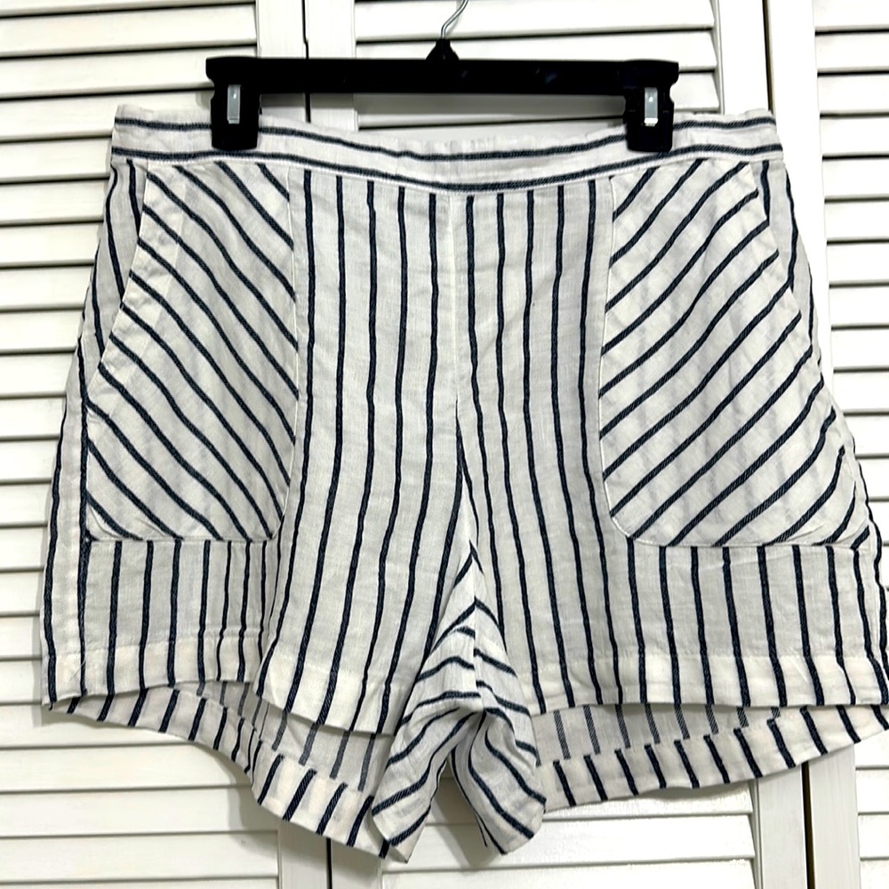 Ellen Tracy Large Wide Leg Linen Blue & White Stripe Deep Pocket Shorts